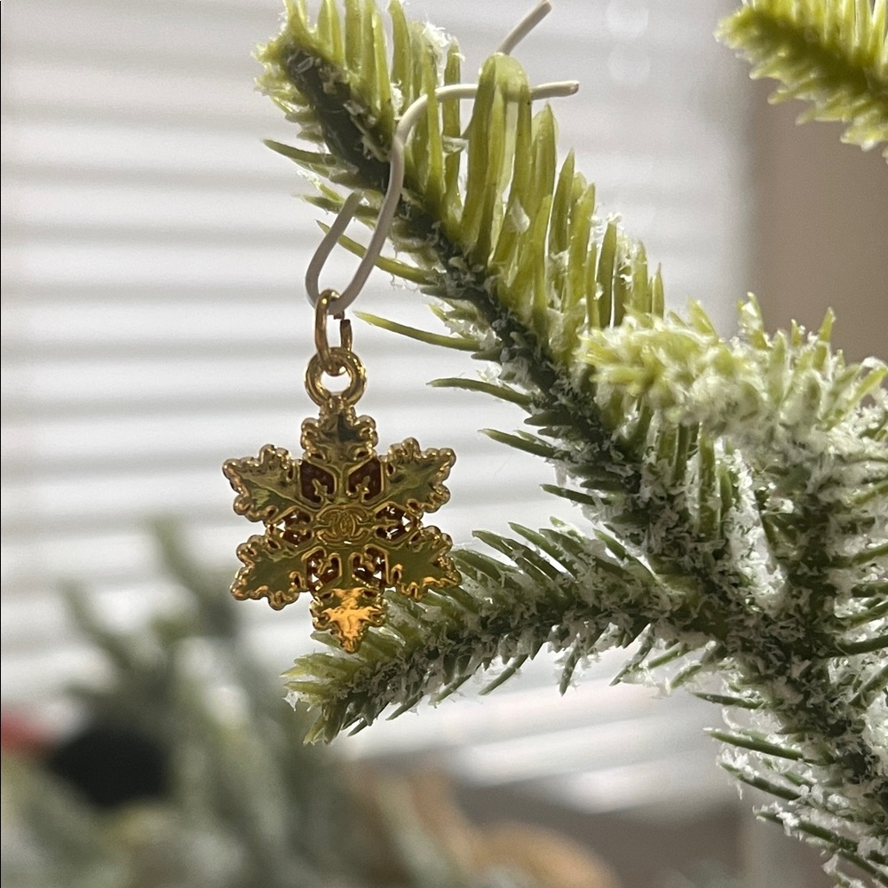 Chanel Gold Snowflake Pendant